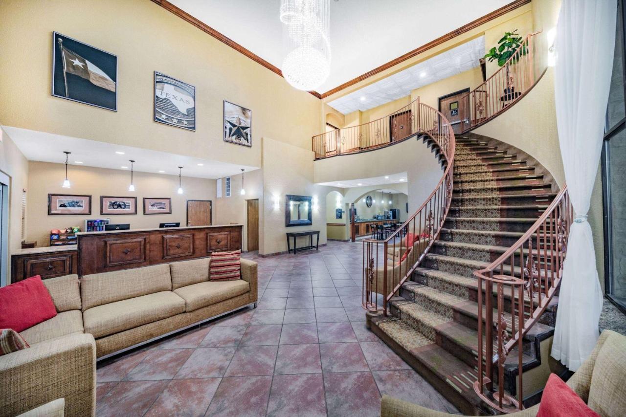 Baymont By Wyndham Cuero Otel Dış mekan fotoğraf