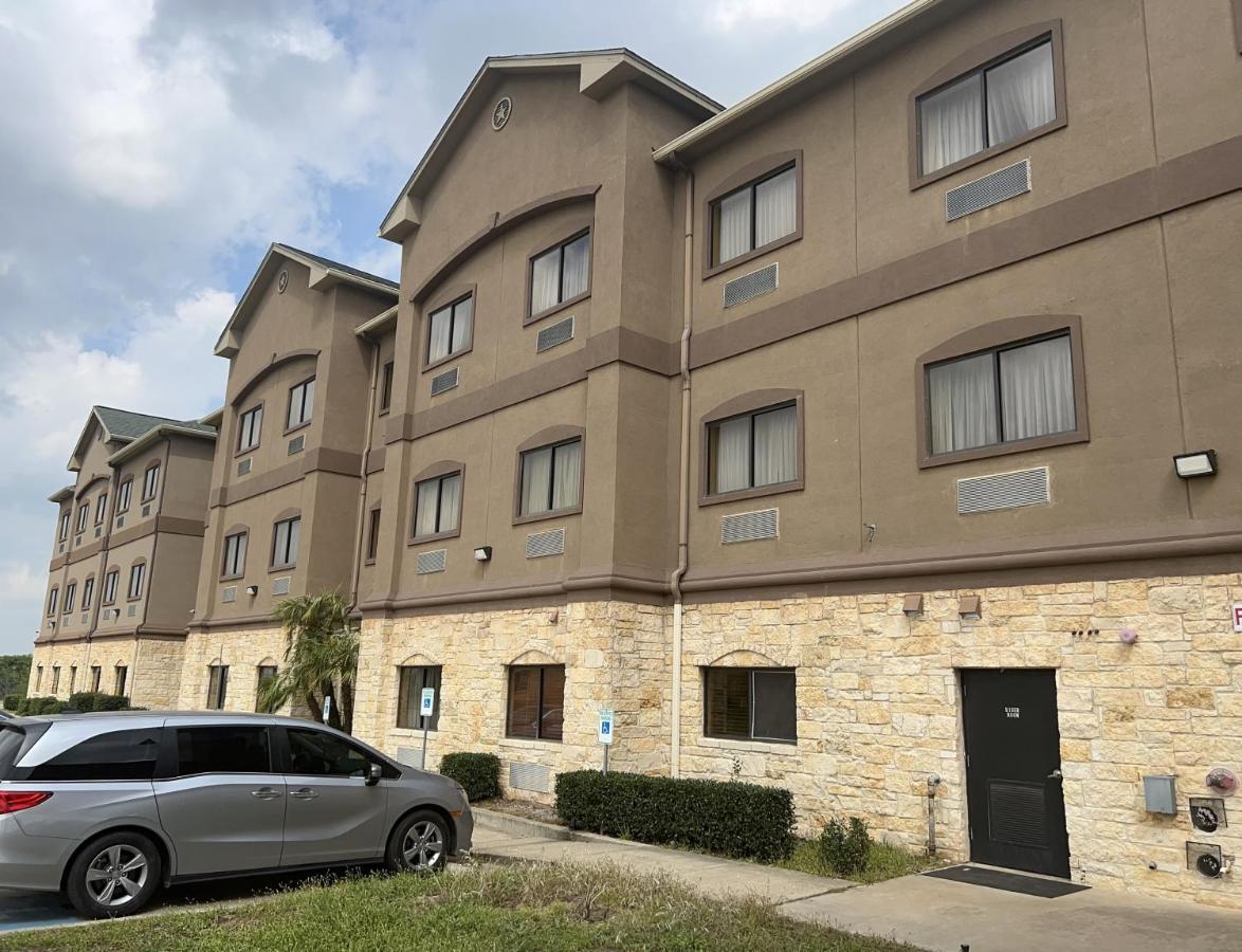 Baymont By Wyndham Cuero Otel Dış mekan fotoğraf