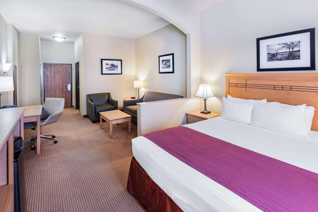 Baymont By Wyndham Cuero Otel Dış mekan fotoğraf